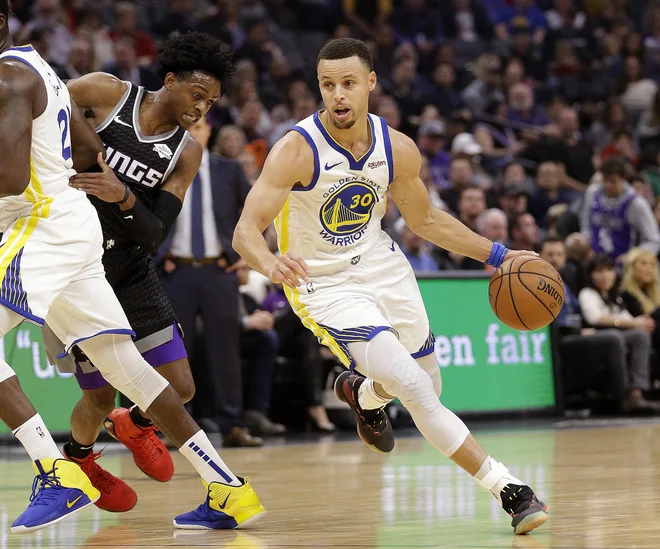 Steph Curry je dosegel 35 točk, roka se mu ni zatresla niti pri odločilnih dveh prostih metih 15 sekund pred koncem tekme, s katerimi je Golden State potrdil zmago v Sacramentu. FOTO: AP