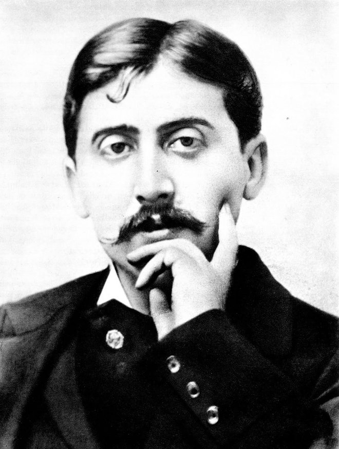 Marcel Proust je romaneskni cikel Iskanje izgubljenega časa pisal v glavnem v samoti zvočno izolirane in s pluto opažene sobe na pariškem bulvarju. FOTO: Arhiv Dela