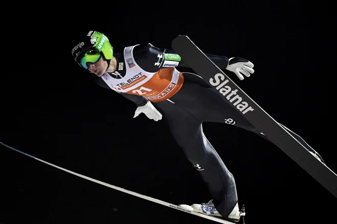 Domen Prevc je bil v prvi seriji najboljši Slovenec. FOTO: Reuters