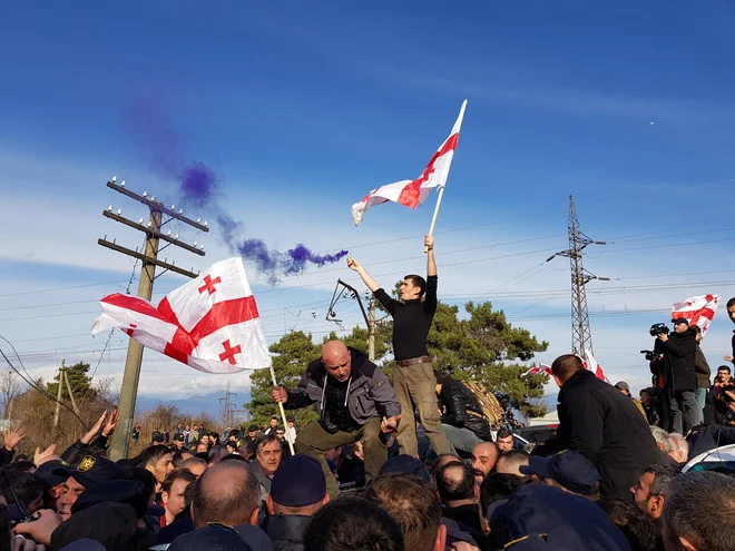 Mnogi protestniki niso naklonjeni izvolitvi nove predsednice. FOTO: Reuters