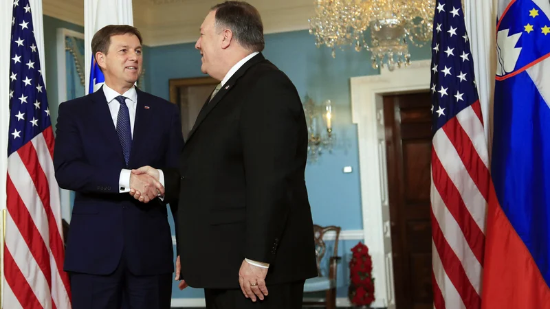 Fotografija: Zunanja ministra Miro Cerar in  Mike Pompeo. Foto: Manuel Balce Ceneta/Ap