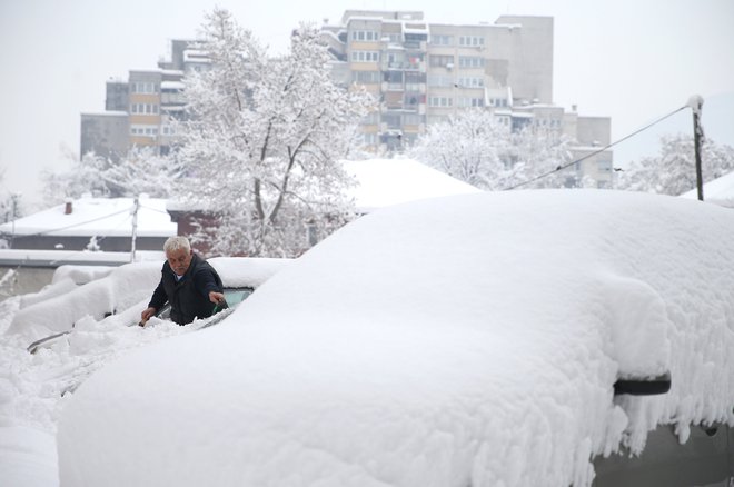 Snežna odeja v Zenici v BiH FOTO: Reuters