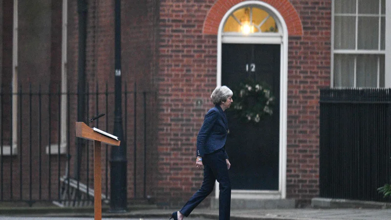 Fotografija: Glasovanje o ločitvenem sporazuma bo nova velika preizkušnja za oslabljeno britansko premierko. FOTO: Oli SCARFF / AFP