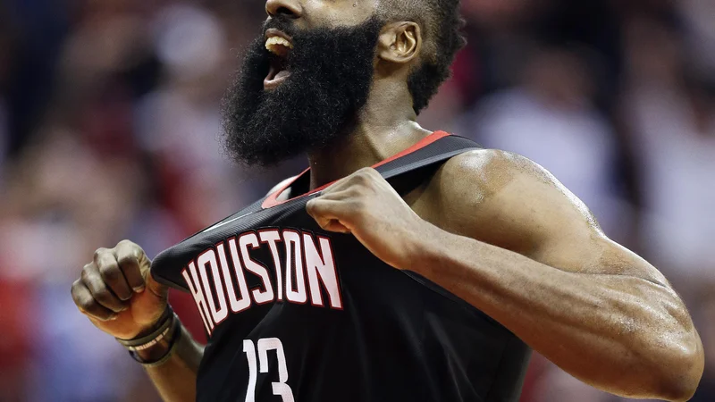 Fotografija: Takole se je James Harden razveselil odločilne trojke tik pred koncem. FOTO: Eric Christian Smith/AP