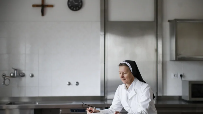 Fotografija: Bernarda Gostečnik, šolska sestra in avtorica Velike slovenske kuharice. FOTO: Uroš Hočevar