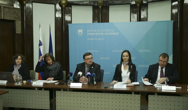 Na ministrstvu za zdravje so predstavili načrte za prihodnje delo: minister Fakin želi, da se državljanom v novem letu izpolni čim več želja, za zdravstveni sistem pa obljublja, da bodo poskrbeli oni. FOTO: Jože Suhadolnik