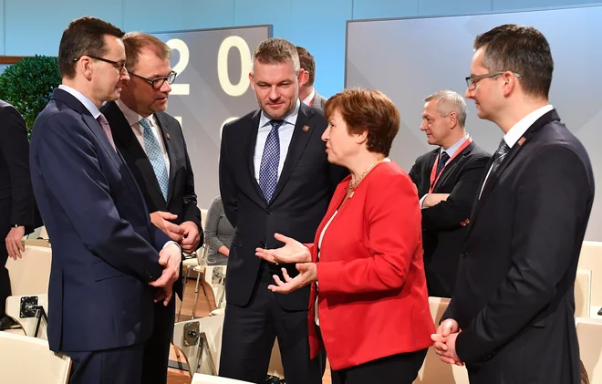 Foruma so se udeležili voditelji mednarodnih institucij, držav članic Evropske unije in 27 afriških držav. FOTO: Joe Klamar/Afp