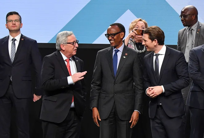 Premier se je ob robu foruma srečal tudi z voditelji Egipta, Nigra in Ruande. FOTO: Joe Klamar/Afp