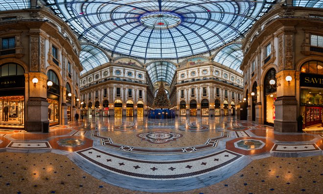 Galerija Vittorio Emanuele II. v Milanu je poimenovana po italijanskem kralju. Je ena bolj znanih razkošnih evropskih pasaž z arkadami, skulpturami, butiki in trgovinami, restavracijami in bari. FOTO: Shutterstock