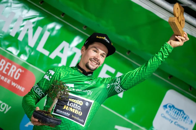 Primož Roglič v majici vodilnega na dirki po Britaniji. FOTO: Tour of Britain