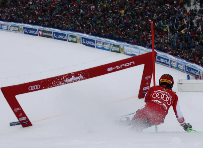 Marcel Hirscher je s 63. zmago prehitel Annemarie Moser-Pröll (62). Zdaj je najboljši avstrijski smučar v zgodovini po številu zmag v svetovnem pokalu. Na večni lestvici sta pred njim le še Lindsey Vonn (82) in legendarni Ingemar Stenmark (86). FOTO: AP