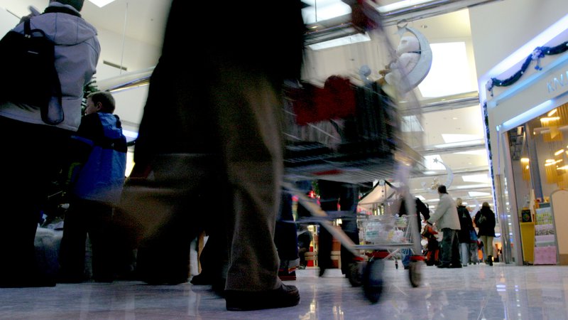 Fotografija: Nakupovalni centri bodo 25. in 16. 12. tr 1. in 2. 1. ostali zaprti. FOTO: Roman Šipić/Delo