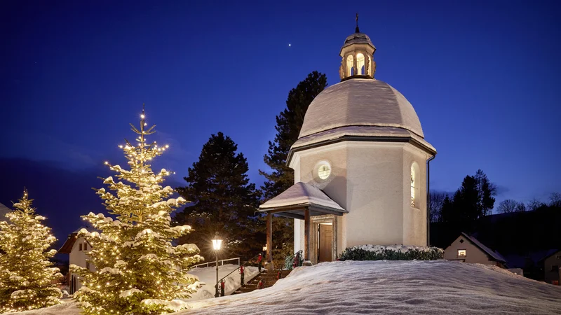 Fotografija: Kapela v Oberndorfu, kjer je stala cerkev, v kateri sta Joseph Mohr in Franz Xaver Gruber prvič zaigrala in zapela Sveto noč. FOTO: Michael Größinger