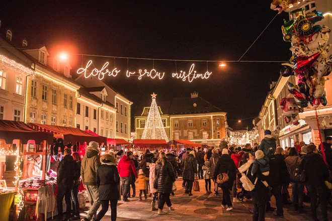 Okrašeno mestno jedro Kranja. FOTO: Primož Pičulin/MO Kranj