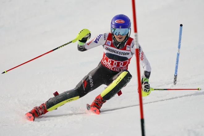 Na obeh progah je bila Shiffrinova najhitrejša spodaj. FOTO: Giovanni Auletta/AP