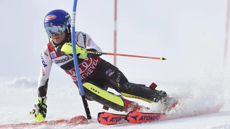 Fotografija: Mikaela Shiffrin v tej sezoni podira rekorde enega za drugim. V razvrstitvi svetovnega pokala vodi z 889 točkami, pred najbližjo zasledovalko ima 501 točko prednosti. FOTO: AP
