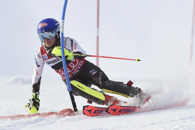 Mikaela Shiffrin v tej sezoni podira rekorde enega za drugim. V razvrstitvi svetovnega pokala vodi z 889 točkami, pred najbližjo zasledovalko ima 501 točko prednosti. FOTO: AP