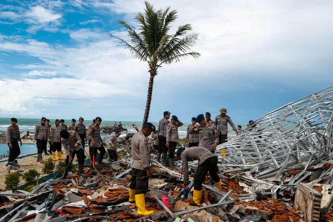 Cunami je prebivalce presenetil brez opozorila. FOTO: Jorge Silva/Reuters