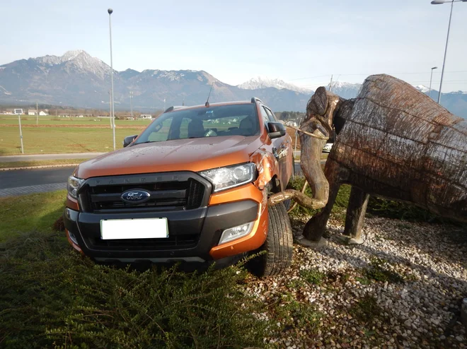 Trčil je v mamuta, toda nihče ni v življenjski nevarnosti. FOTO: PU Kranj