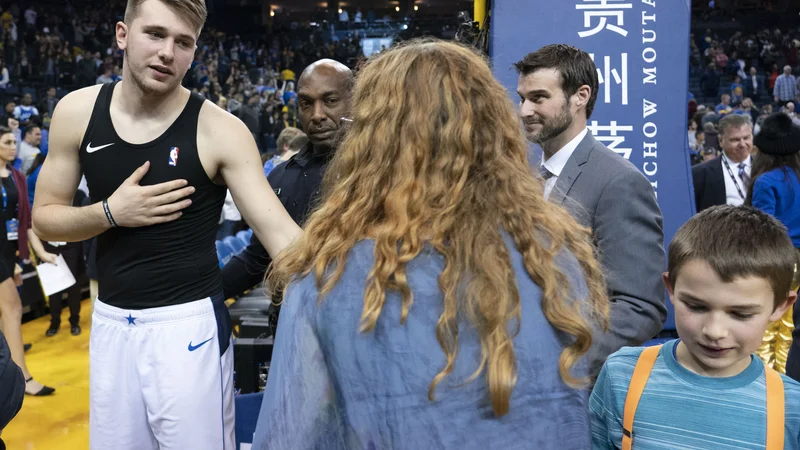 Fotografija: Luka Dončić je bil prva zvezda prireditve Športnik leta, četudi ga ni bilo v Cankarjevem domu. FOTO: Reuters