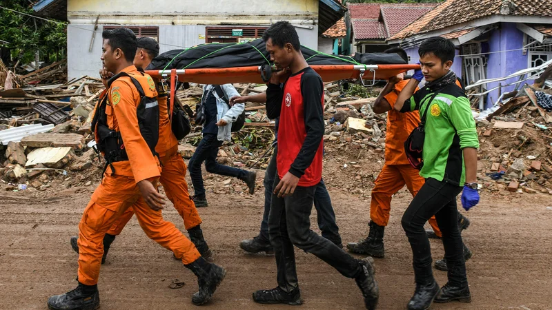 Fotografija: Najhuje je prizadeto območje province Pandeglang na zahodu Jave. FOTO: AFP