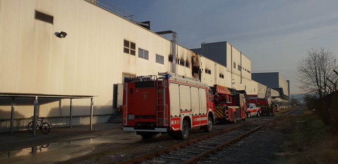 Požar v Sparovem distribucijskem centru na Letališki. FOTO: Gasilska Brigada Ljubljana
