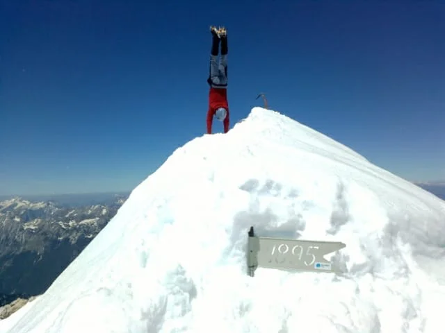 Če narediš stojo vrh Triglava, lahko na celo Slovenijo zreš kot na prekucnjen svet. FOTO: osebni arhiv