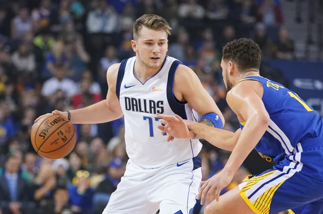 Luka Dončić ocenjuje, da je za biografijo še premlad. FOTO: Kyle Terada/Reuters