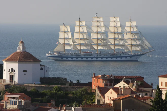 S polnimi jadri je leto 2018 odjadral slovenski turizem. Foto Boris Šuligoj