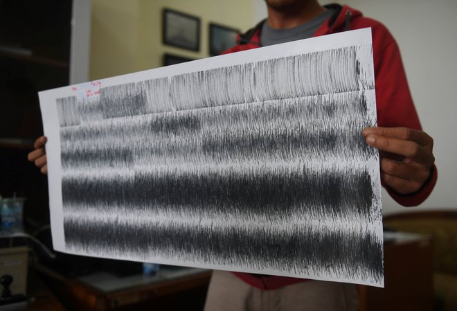 Seizmografi kažejo, da je vulkan Anak Krakatau znova pred izbruhom. FOTO: Antara/Reuters