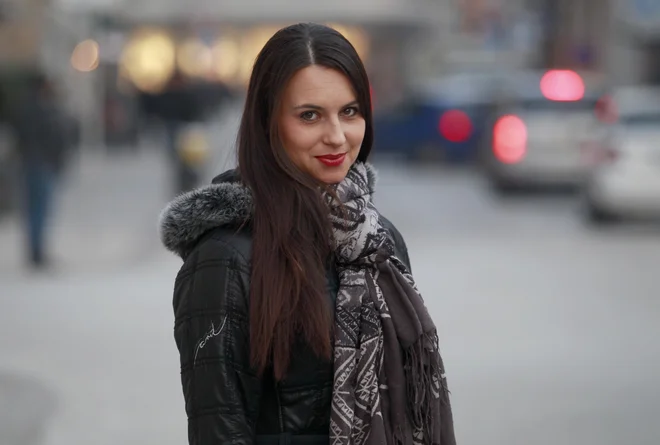 Mojca Bitenc ima podporo tudi doma. Starša jo povsod spremljata, tudi na poletna festivala v Belgiji in Avstriji sta prišla, in čeprav prej nista bila v stiku z glasbo, sta zdaj že kar zahtevna poslušalca. FOTO: Roman Šipić