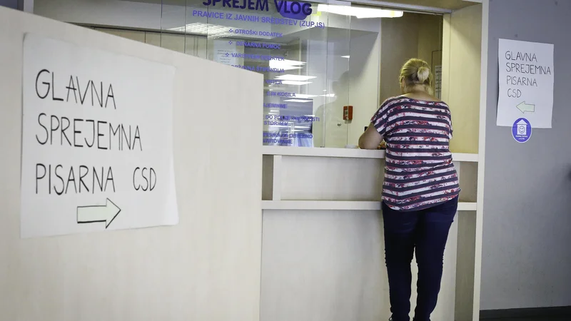 Fotografija: Na neustrezno kadrovsko politiko v centrih za socialno delo je sindikat sicer opozoril minuli četrtek. FOTO: Jože Suhadolnik