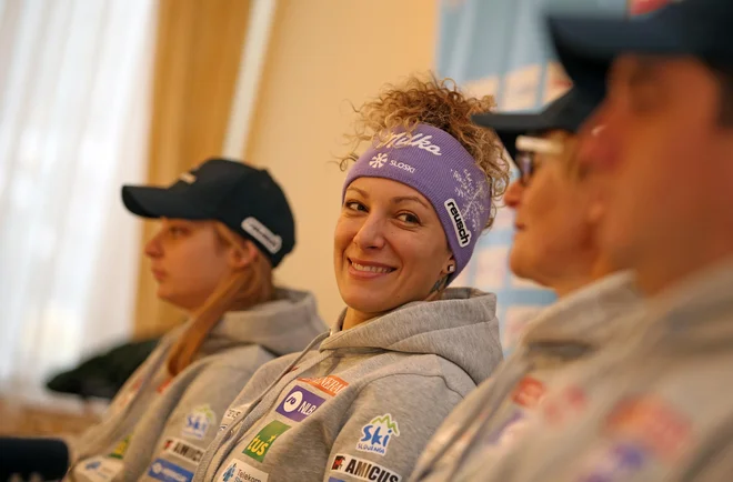 Ilka Štuhec ima ob sebi močno ekipo. Med rehabilitacijo in pripravami za vrnitev med tekmice se je pojavil tudi kakšen dvom, ali je pot prava, a vselej so vsi člani verjeli, da se bo enkrat vrnila na vrh. Prav ona sama je bila njihov velik navdih. FOTO: Tadej Regent/Delo
