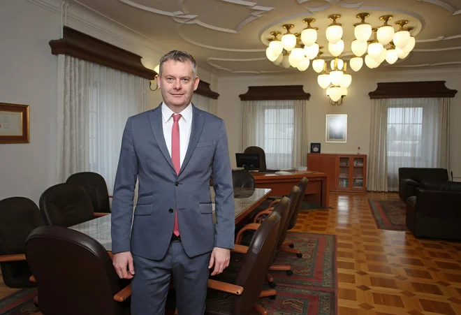 &raquo;Ne gre za to, da bi obljubljal nemogoče, a sem se pripravljen za vsakega potruditi,&laquo; pravi 42-letni Tilen Klugler. FOTO: Tadej Regent