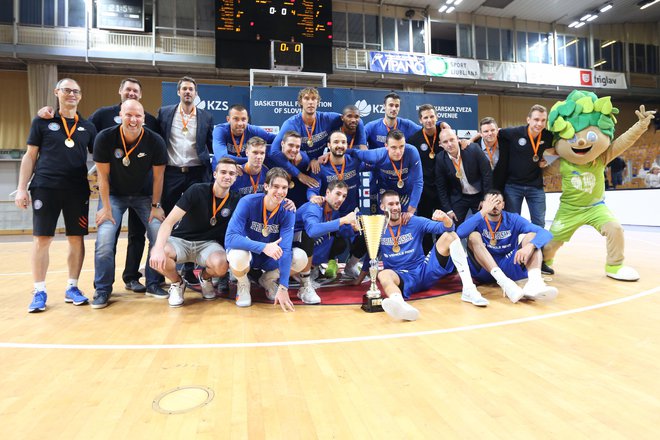 Košarkarji kluba Sixt Primorska so po izboru športnih novinarjev Primorske ekipa leta 2018. FOTO: Tomi Lombar/Delo