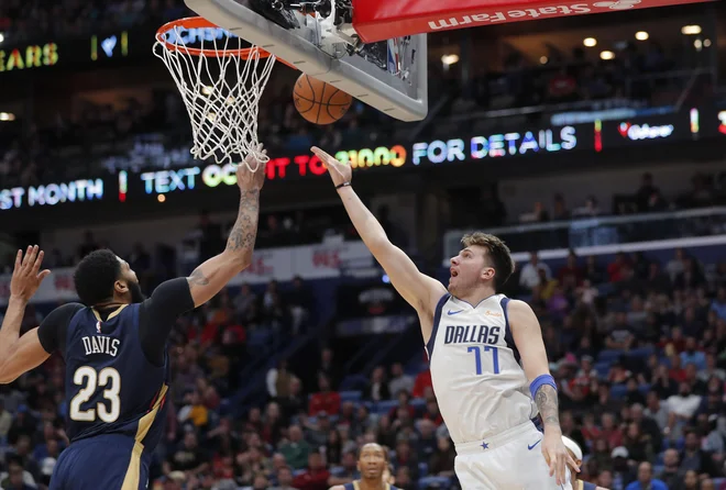 Luka Dončić je v enem večeru potolkel dva rekorda. FOTO: Gerald Herbert/AP