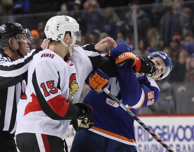 V zadnje pol minute so trikrat zapele pesti. FOTO: Bruce Bennett/AFP