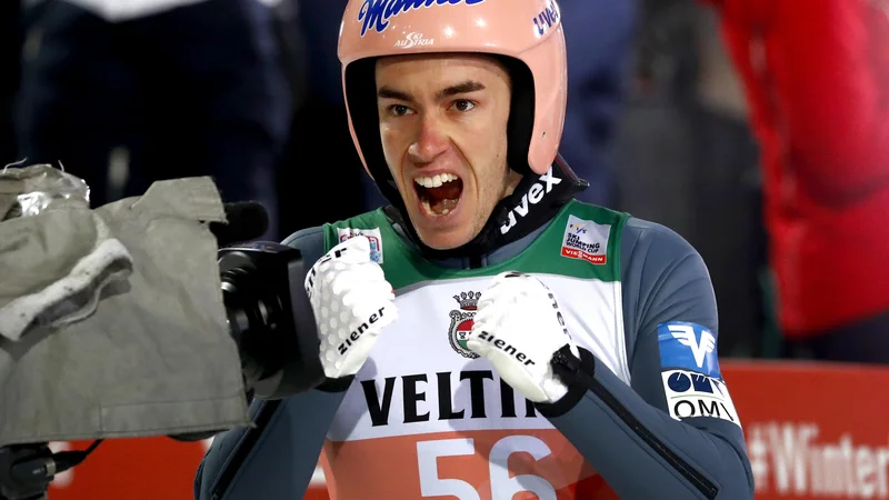 Fotografija: Stefan Kraft je za zmago na prvih kvalifikacijah prejel 5000 evrov. FOTO: AP