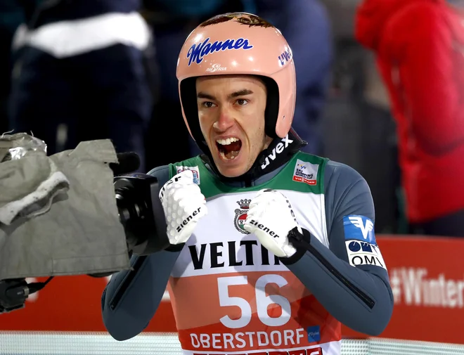 Stefan Kraft je za zmago na prvih kvalifikacijah prejel 5000 evrov. FOTO: AP