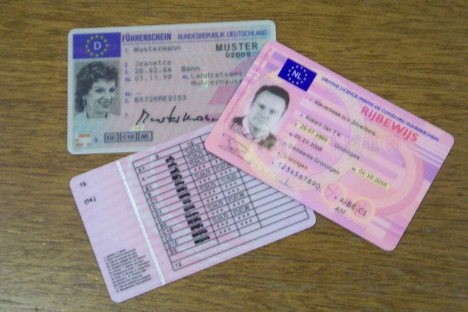Vozniška dovoljenja znotraj Evropske unije so enakovredna. FOTO: Andrej Krbavčič