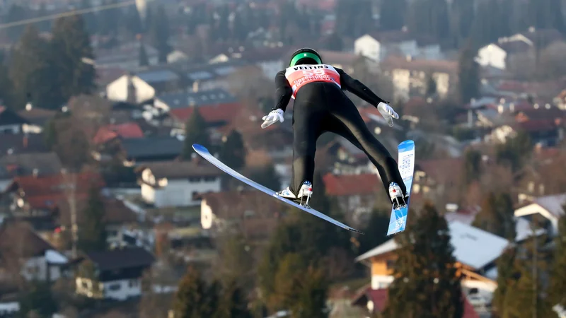 Fotografija: Timi Zajc ima za zdaj odlično statistiko v dvobojih novoletne turneje, saj je dobil vse (5), včeraj pa se je prvič v tem tekmovanju tudi prebil v najboljšo deseterico.
FOTO: Reuters