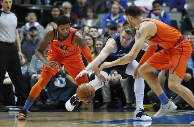 Luka Dončič je zadeval, a tudi izgubil šest žog. FOTO: Lm Otero/AP