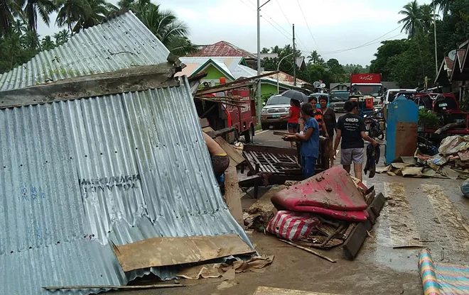 Filipine vsako leto zajame okoli 20 ciklonov, ki s sabo prinesejo poplave, plazove in druge naravne nesreče. FOTO: Francis Tanala/AFP