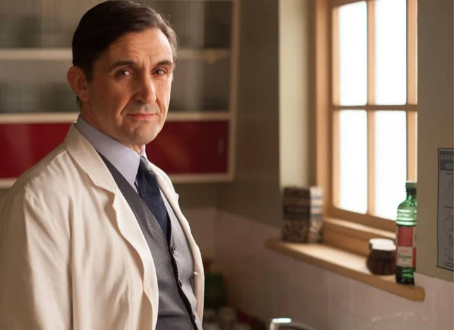 Stephen McGann v seriji Pokličite babico. Foto Promocijsko Gradivo