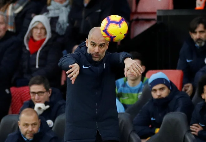 Pep Guardiola »razmišlja le o tem, kako bi premagal ekipo, ki igra v tako odlični formi, kot Kloppov orkester«, zato ostaja optimističen. FOTO: Reuters