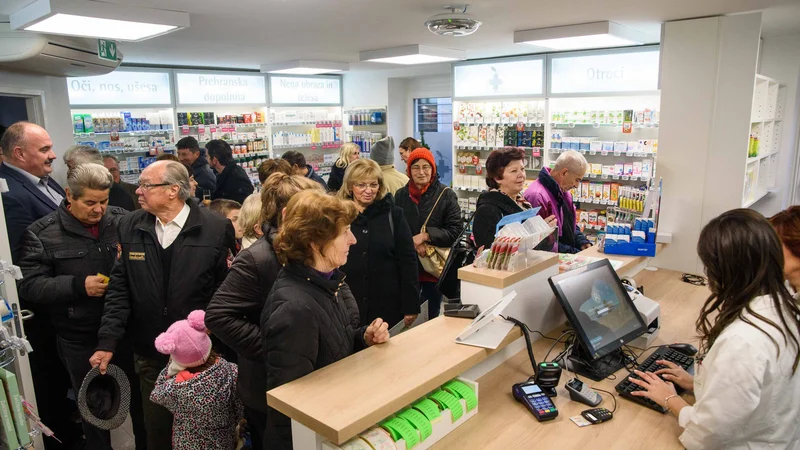 Fotografija: Lekarna v Zagradcu je bila v prvih dneh po odprtju dobro obiskana. FOTO: arhiv Občine Ivančna Gorica