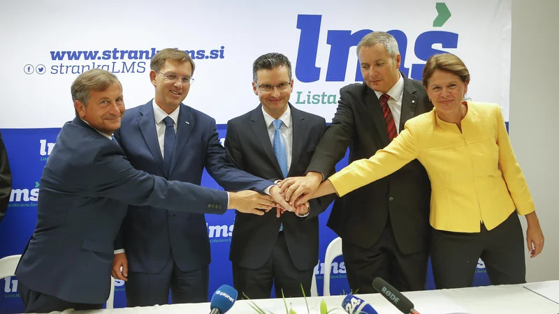 Fotografija: Na koalicijske zaveze je predsednika vlade Marjana Šarca že opozarjala Alenka Bratušek, ki je želela uresničiti zavezo o letnem dodatku v dveh razredih. FOTO: Jože Suhadolnik/Delo