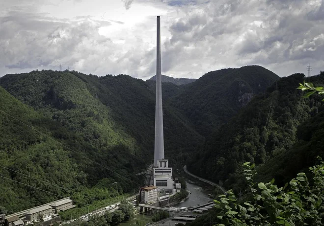 Trbovlje, Termoelektrarna Trbovlje, cesta na Hum. 20.8.2015 Trbovlje Slovenija.[Termoelektrarna Trbovlje,cesta na Hum,ceste,popravila,energetika,termoelektrarne,Trbovlje,Slovenija] Foto Jože Suhadolnik