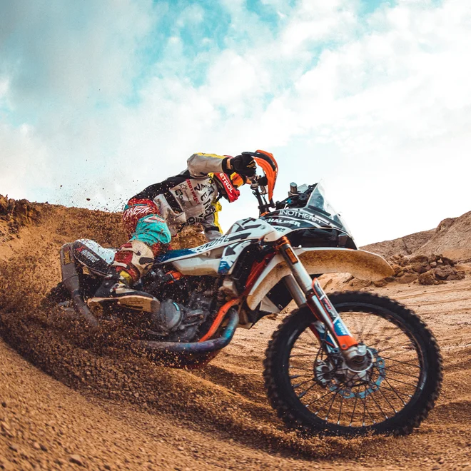 Simon Marčič se je na Dakar nedavno pripravljal tudi na Rabu. FOTO: Denis Janežič