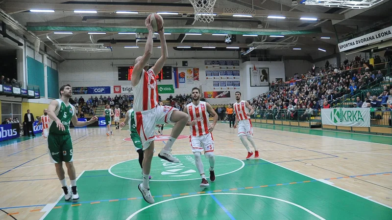 Fotografija: Crvena zvezda je brez težav polnila Krkin koš. FOTO: ABA